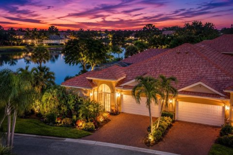 House in Fort Myers, Florida 3 bedrooms, 162.21 sq.m. № 2279904