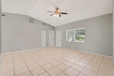 Villa ou maison à vendre à Tampa, Floride: 3 chambres, 108.42 m2 № 2406755 - photo 3