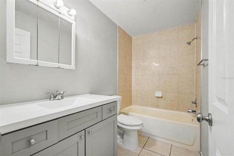Villa ou maison à vendre à Tampa, Floride: 3 chambres, 108.42 m2 № 2406755 - photo 13