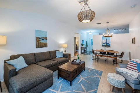 House in Palm Harbor, Florida 3 bedrooms, 117.06 sq.m. № 1812778 - photo 9
