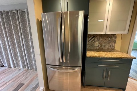 Condo in Holiday, Florida, 2 bedrooms  № 1906271 - photo 12