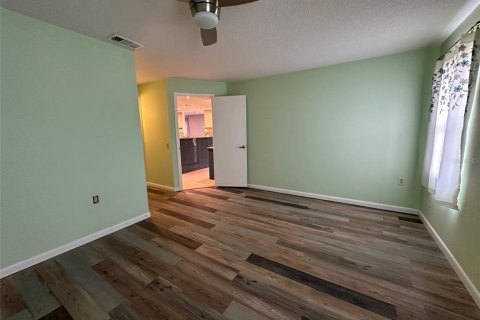 Condo in Holiday, Florida, 2 bedrooms  № 1906271 - photo 17