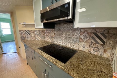 Condo in Holiday, Florida, 2 bedrooms  № 1906271 - photo 10