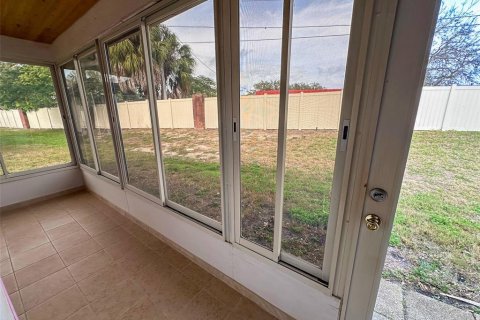 Condo in Holiday, Florida, 2 bedrooms  № 1906271 - photo 25