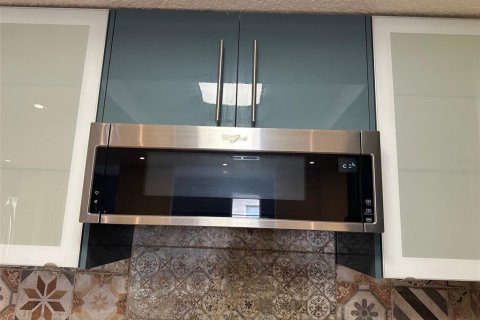 Condo in Holiday, Florida, 2 bedrooms  № 1906271 - photo 11