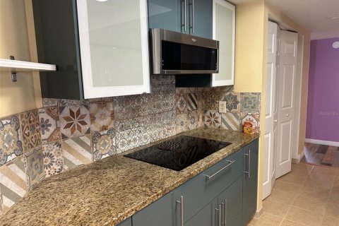 Condo in Holiday, Florida, 2 bedrooms  № 1906271 - photo 4