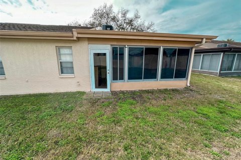 Condo in Holiday, Florida, 2 bedrooms  № 1906271 - photo 27