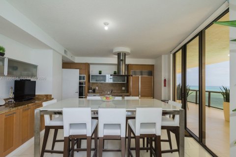 Copropriété à louer à Sunny Isles Beach, Floride: 3 chambres, 241.36 m2 № 2056822 - photo 4