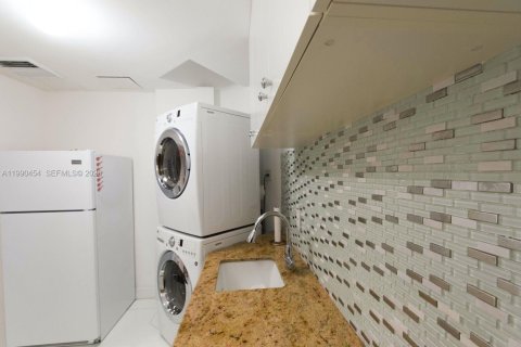 Copropriété à louer à Sunny Isles Beach, Floride: 3 chambres, 241.36 m2 № 2056822 - photo 23