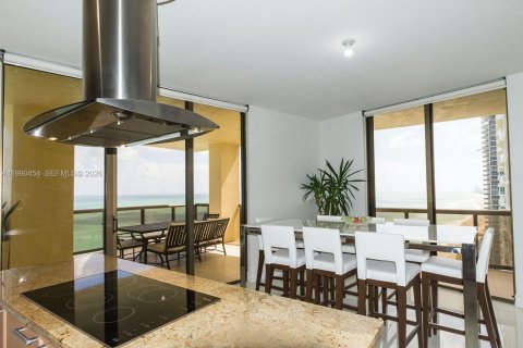 Copropriété à louer à Sunny Isles Beach, Floride: 3 chambres, 241.36 m2 № 2056822 - photo 8