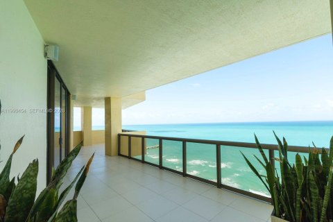 Copropriété à louer à Sunny Isles Beach, Floride: 3 chambres, 241.36 m2 № 2056822 - photo 7