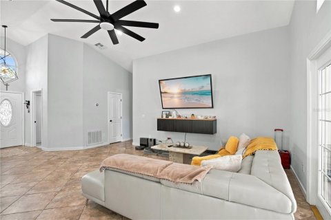 House in Sanford, Florida 3 bedrooms, 152.36 sq.m. № 2423802 - photo 6