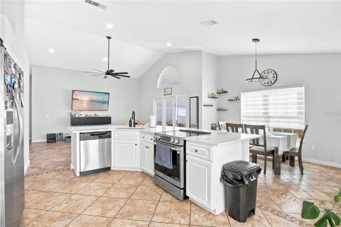 House in Sanford, Florida 3 bedrooms, 152.36 sq.m. № 2423802 - photo 11