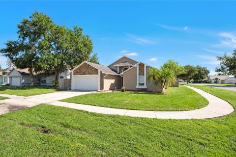 House in Sanford, Florida 3 bedrooms, 152.36 sq.m. № 2423802 - photo 3