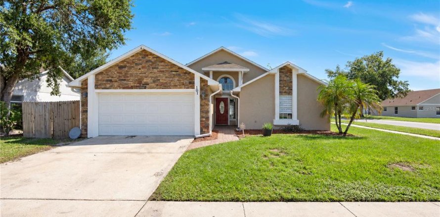House in Sanford, Florida 3 bedrooms, 152.36 sq.m. № 2423802