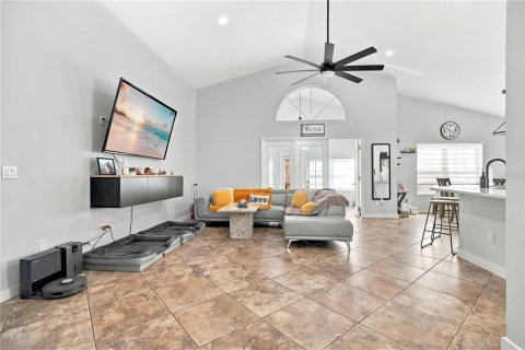 House in Sanford, Florida 3 bedrooms, 152.36 sq.m. № 2423802 - photo 4