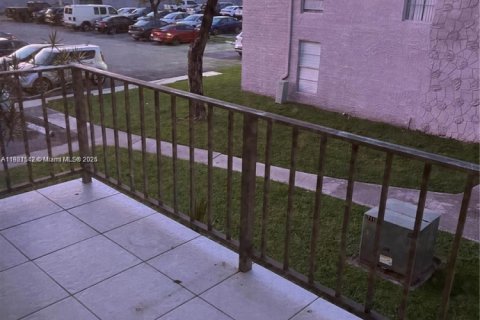 Condominio en alquiler en Miami, Florida, 2 dormitorios, 88.63 m2 № 1975626 - foto 8