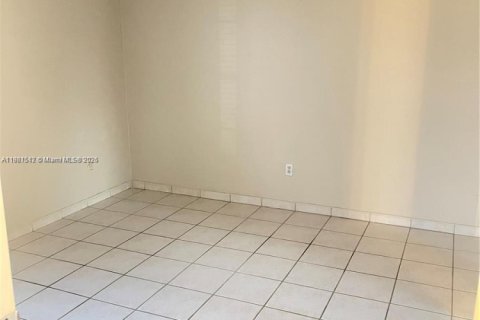 Condominio en alquiler en Miami, Florida, 2 dormitorios, 88.63 m2 № 1975626 - foto 4