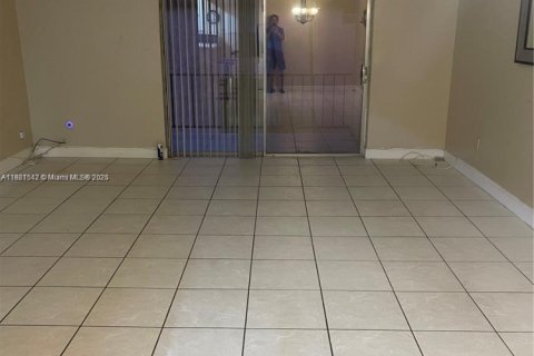 Condominio en alquiler en Miami, Florida, 2 dormitorios, 88.63 m2 № 1975626 - foto 6