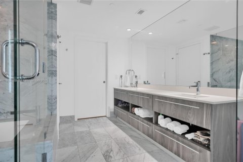 Condominio en venta en Miami, Florida, 3 dormitorios, 141.77 m2 № 1875420 - foto 16