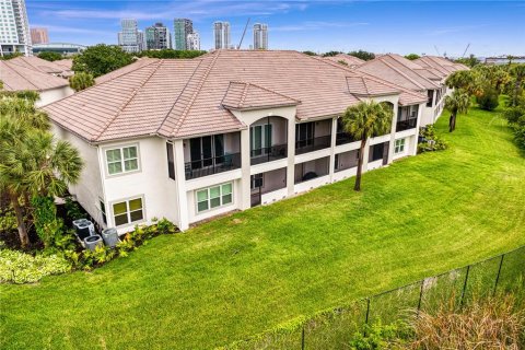Condo in Tampa, Florida, 2 bedrooms  № 2234025 - photo 11