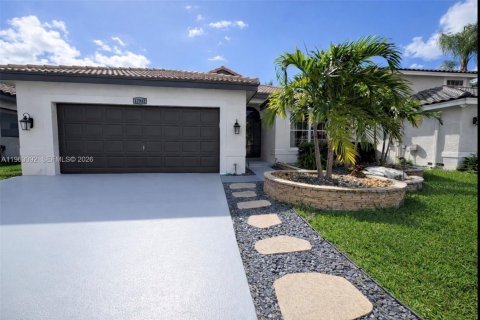 Casa en venta en Pembroke Pines, Florida, 3 dormitorios, 160.81 m2 № 2080990 - foto 3