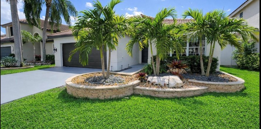 Casa en Pembroke Pines, Florida 3 dormitorios, 160.81 m2 № 2080990