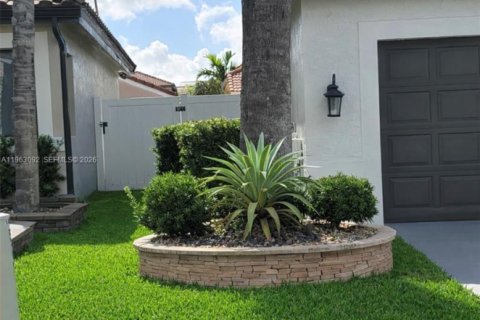 Casa en venta en Pembroke Pines, Florida, 3 dormitorios, 160.81 m2 № 2080990 - foto 7