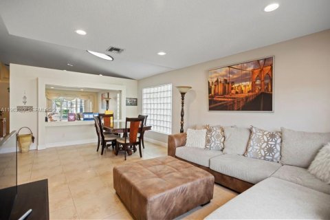 Casa en venta en Pembroke Pines, Florida, 3 dormitorios, 160.81 m2 № 2080990 - foto 13