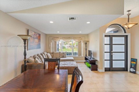 Casa en venta en Pembroke Pines, Florida, 3 dormitorios, 160.81 m2 № 2080990 - foto 8
