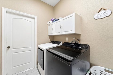 House in Lake Mary, Florida 4 bedrooms, 228.54 sq.m. № 2167382 - photo 11