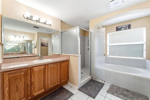House in Lake Mary, Florida 4 bedrooms, 228.54 sq.m. № 2167382 - photo 16