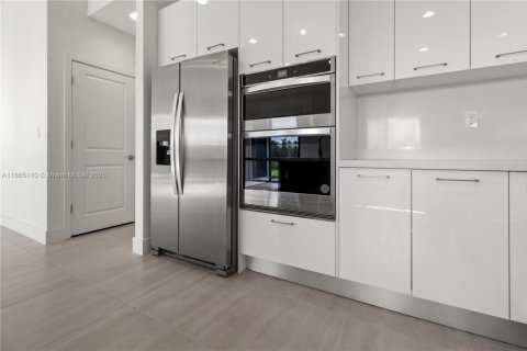 Villa ou maison à louer à Davie, Floride: 4 chambres, 384.71 m2 № 1979373 - photo 15