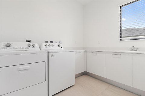 Villa ou maison à louer à Davie, Floride: 4 chambres, 384.71 m2 № 1979373 - photo 20