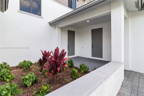 Villa ou maison à louer à Davie, Floride: 4 chambres, 384.71 m2 № 1979373 - photo 1