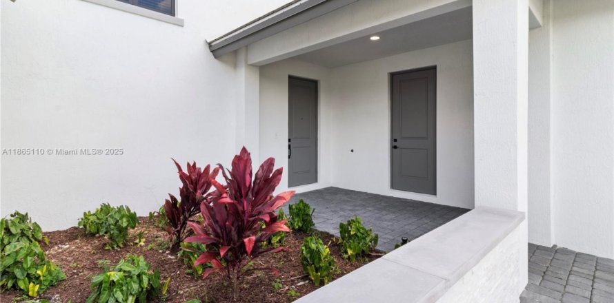 Villa ou maison à Davie, Floride 4 chambres, 384.71 m2 № 1979373