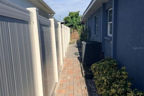 Villa ou maison à vendre à Tampa, Floride: 3 chambres, 162.39 m2 № 2394164 - photo 2