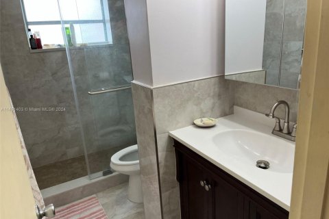 Condo in Hallandale Beach, Florida, 1 bedroom  № 1867443 - photo 2