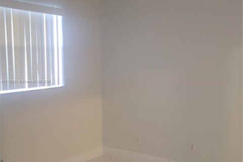 Condominio en venta en Tamarac, Florida, 2 dormitorios, 81.75 m2 № 1712974 - foto 2