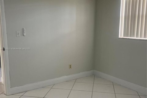 Condominio en venta en Tamarac, Florida, 2 dormitorios, 81.75 m2 № 1712974 - foto 10
