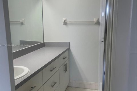 Condominio en venta en Tamarac, Florida, 2 dormitorios, 81.75 m2 № 1712974 - foto 18