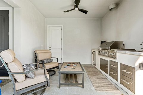 House in Spring Hill, Florida 3 bedrooms, 204.57 sq.m. № 1735062 - photo 12