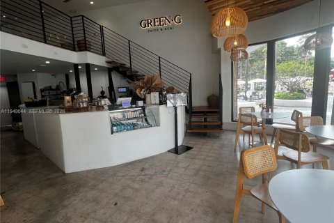 Купить коммерческую недвижимость в Корал-Гейблс, Флорида № 2004853 - фото 3