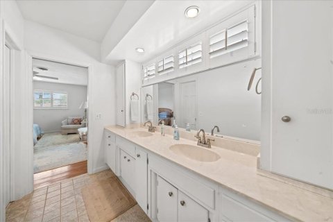 House in Cocoa Beach, Florida 6 bedrooms, 329.8 sq.m. № 1613375 - photo 25