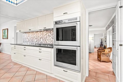 House in Cocoa Beach, Florida 6 bedrooms, 329.8 sq.m. № 1613375 - photo 9