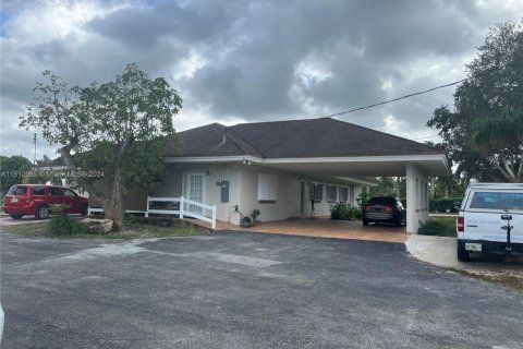 Casa en venta en Homestead, Florida, 6 dormitorios, 193.42 m2 № 1692503 - foto 1