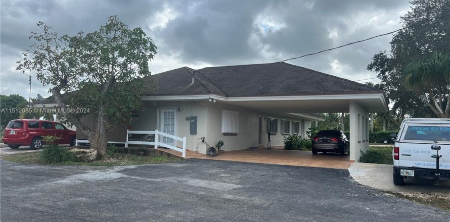 Casa en Homestead, Florida 6 dormitorios, 193.42 m2 № 1692503