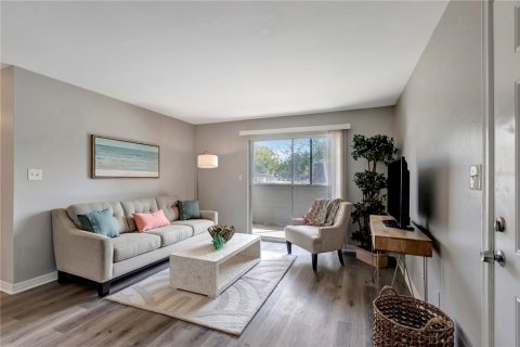 Condo in Saint Petersburg, Florida, 2 bedrooms  № 1521511 - photo 2