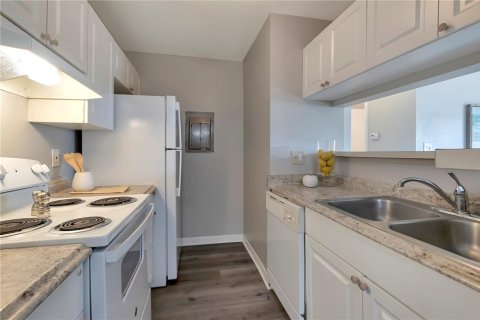 Condo in Saint Petersburg, Florida, 2 bedrooms  № 1521511 - photo 10