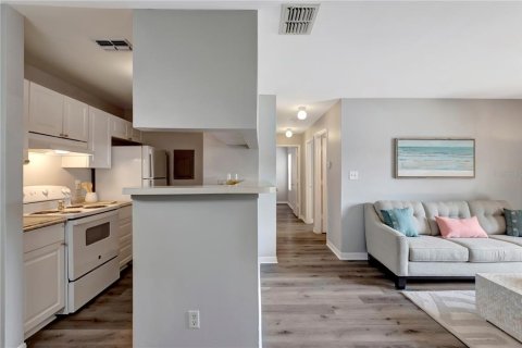 Condo in Saint Petersburg, Florida, 2 bedrooms  № 1521511 - photo 9